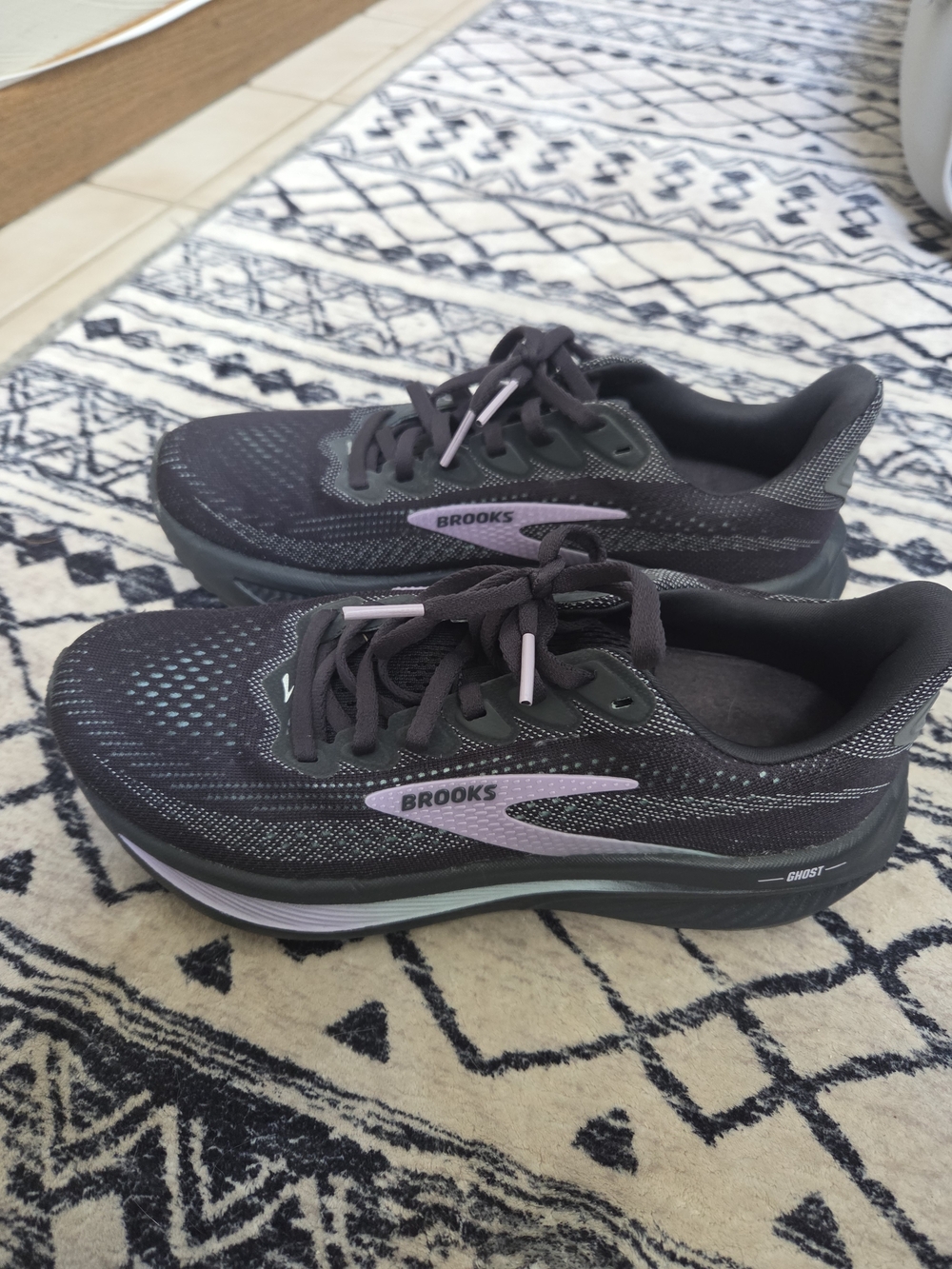 Brooks Women’s Ghost 17 Running Shoes Size 7 — Black with Light Purple Accents